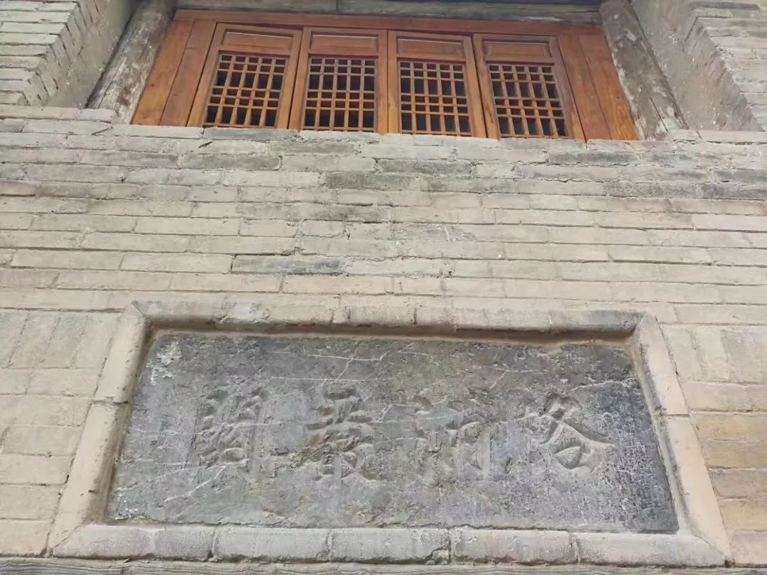 1661160669830040574.png tem.png