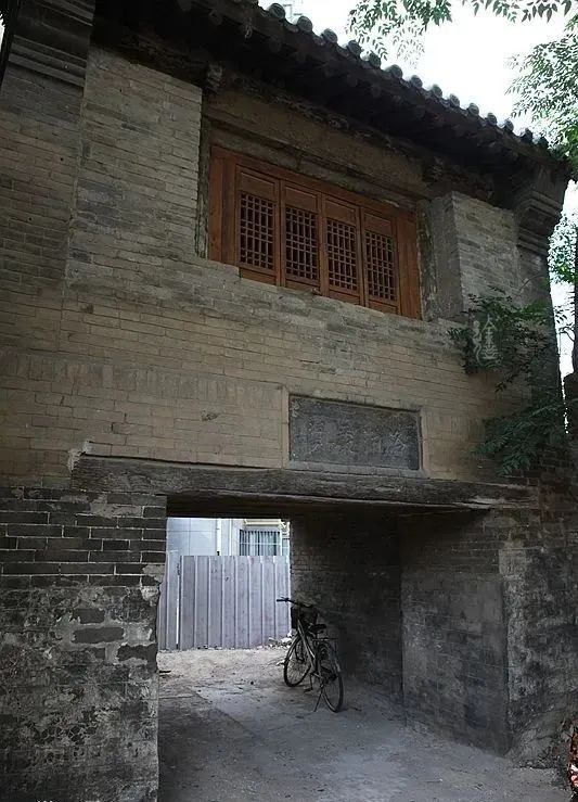 1661160689345075315.png tem.png