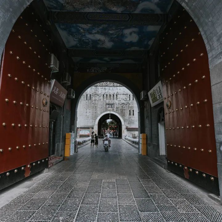 1665631297570044663.png tem.png