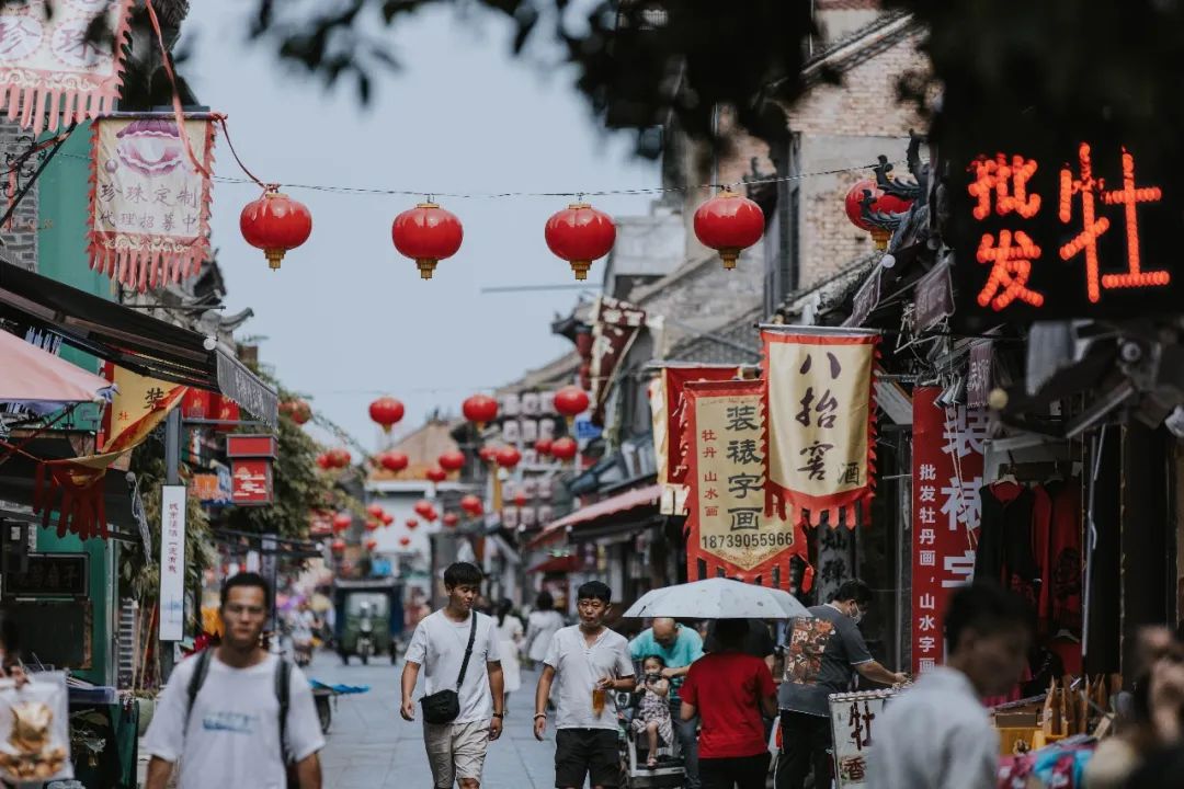 1665631317418002242.png tem.png