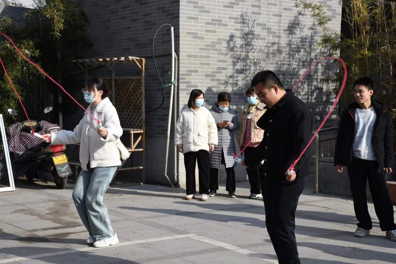 1702345835468021705.png tem.png