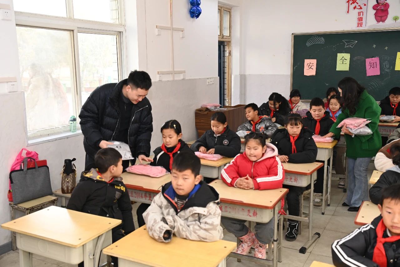 1703813096041038948.png tem.png