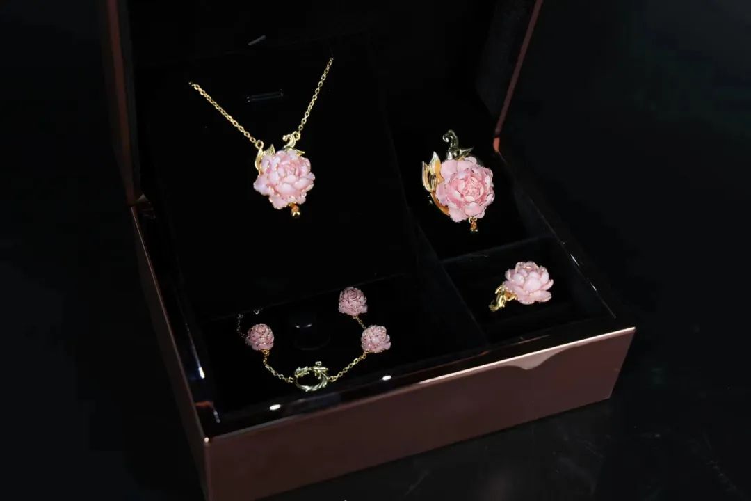 1737530319485080272.png tem.png