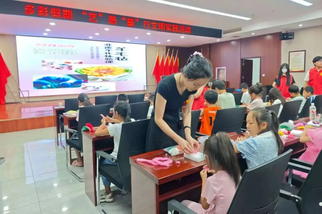 1753779236377021248.png tem.png