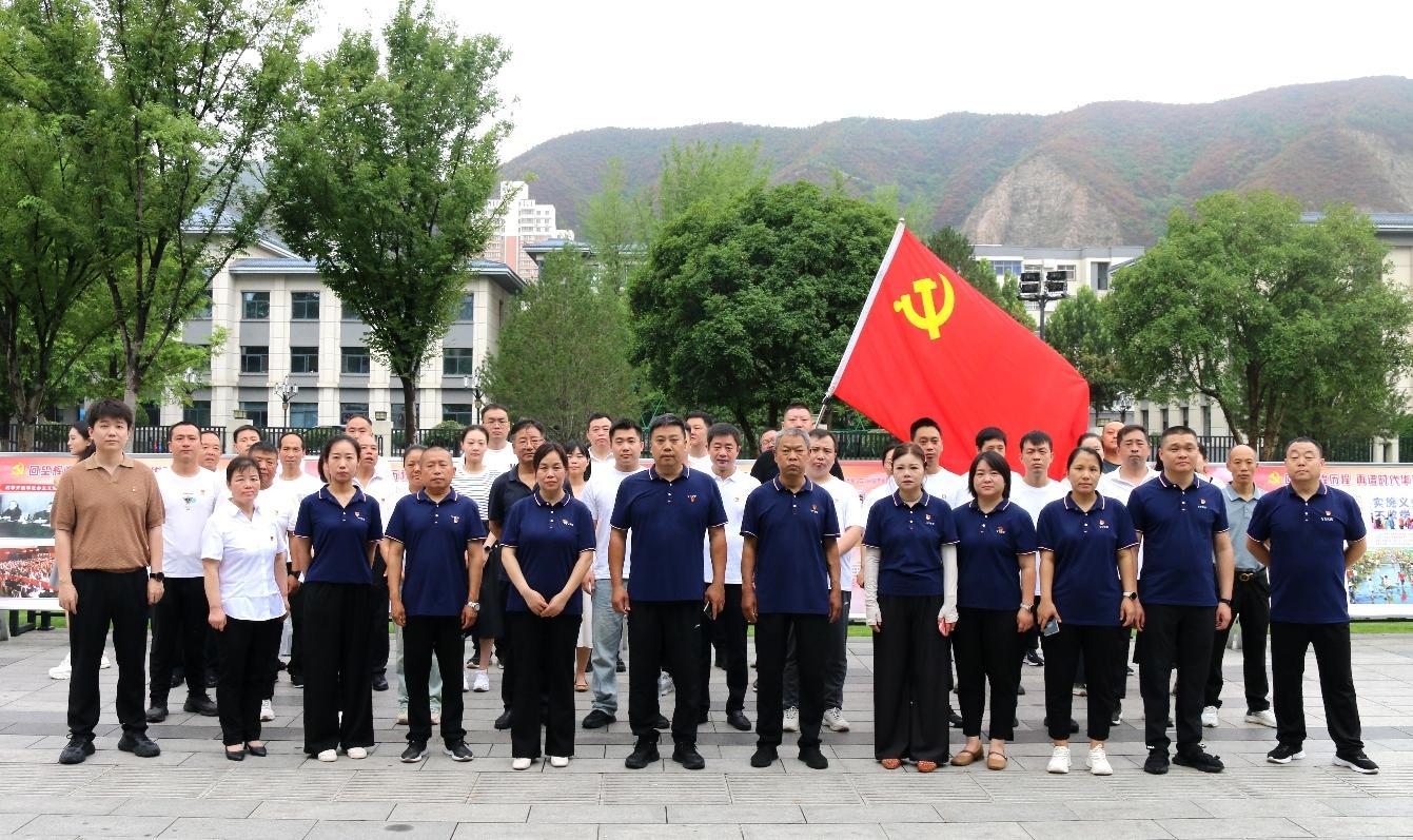 1751337440553088442.png tem.png