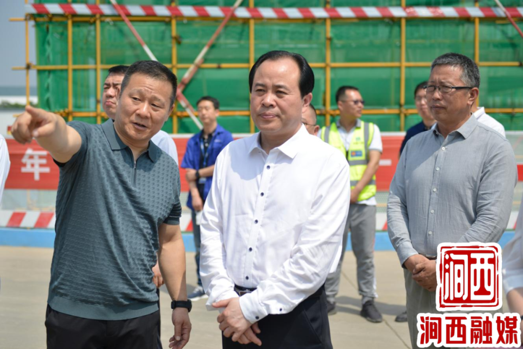 谢峰调研重点项目建设工作