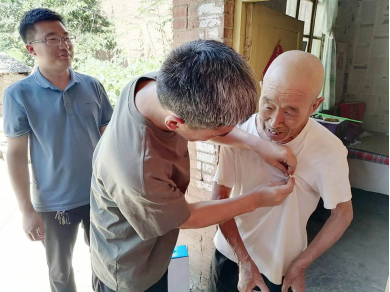 情系老党员  慰问暖人心(1)458.png