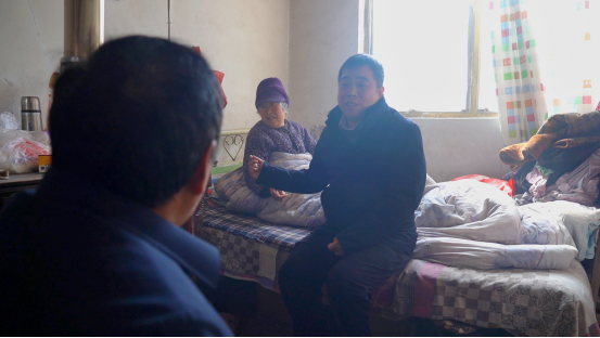 市公积金中心开展入村走访慰问深化主题教育成效391.png