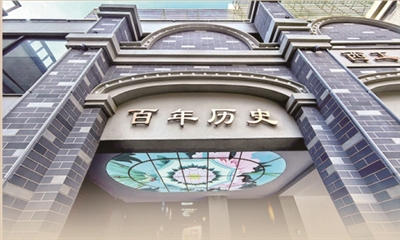 "民国街景"彩绘,"小街往事"文化墙,古香古色的"消费走廊"……13日