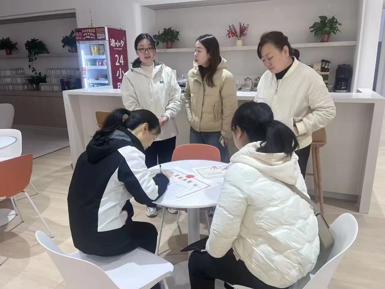 市统计局赴涧西区开展拟入库企业实地核查