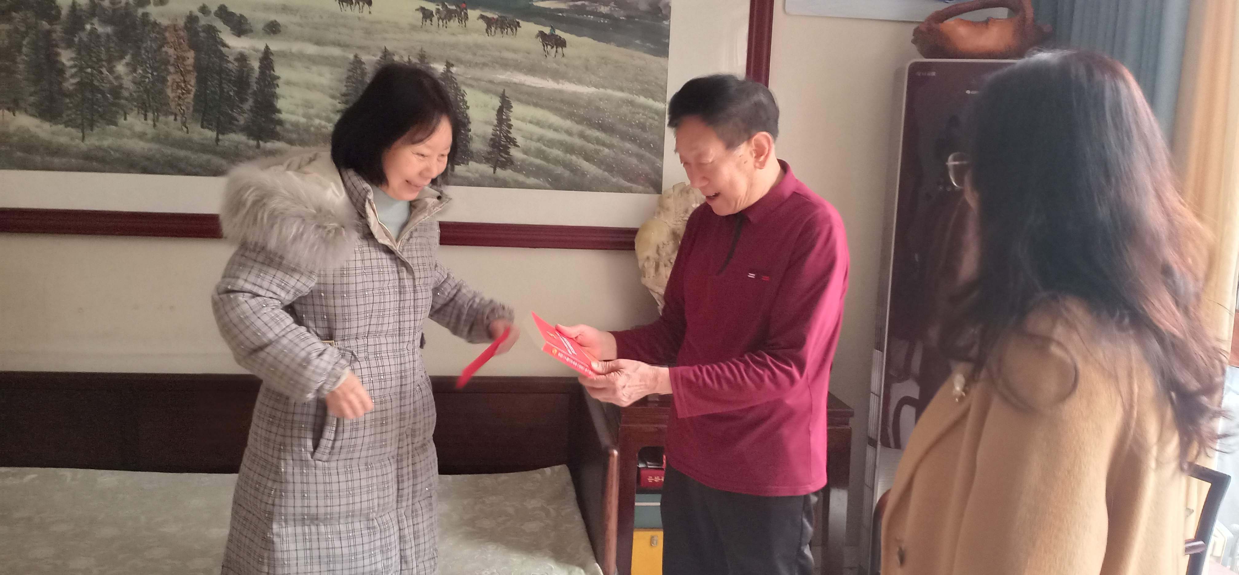 洛阳市人民政府研究室（市政府发展研究中心） 开展新春送福走访慰问老党员、老干部活动