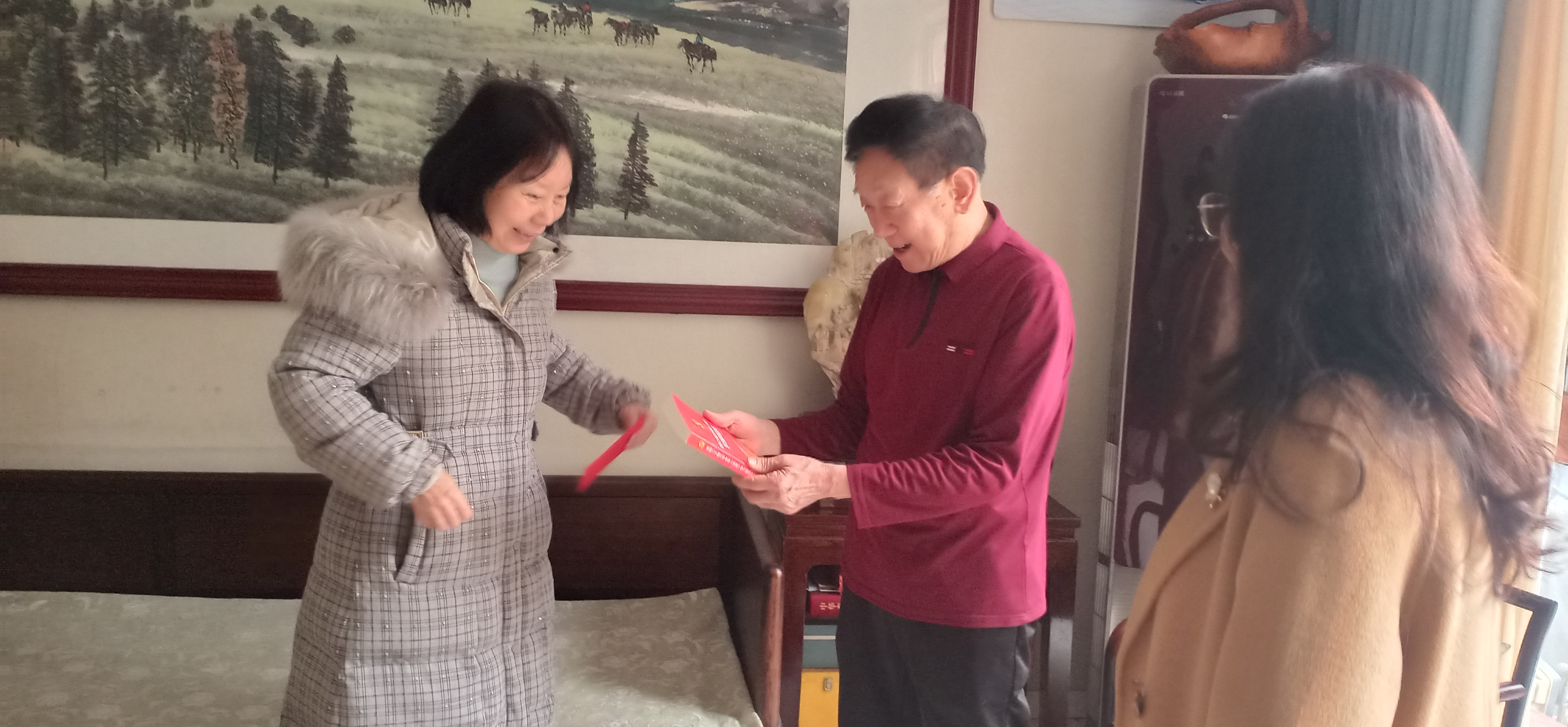 洛阳市人民政府研究室（市政府发展研究中心） 开展新春送福走访慰问老党员、老干部活动