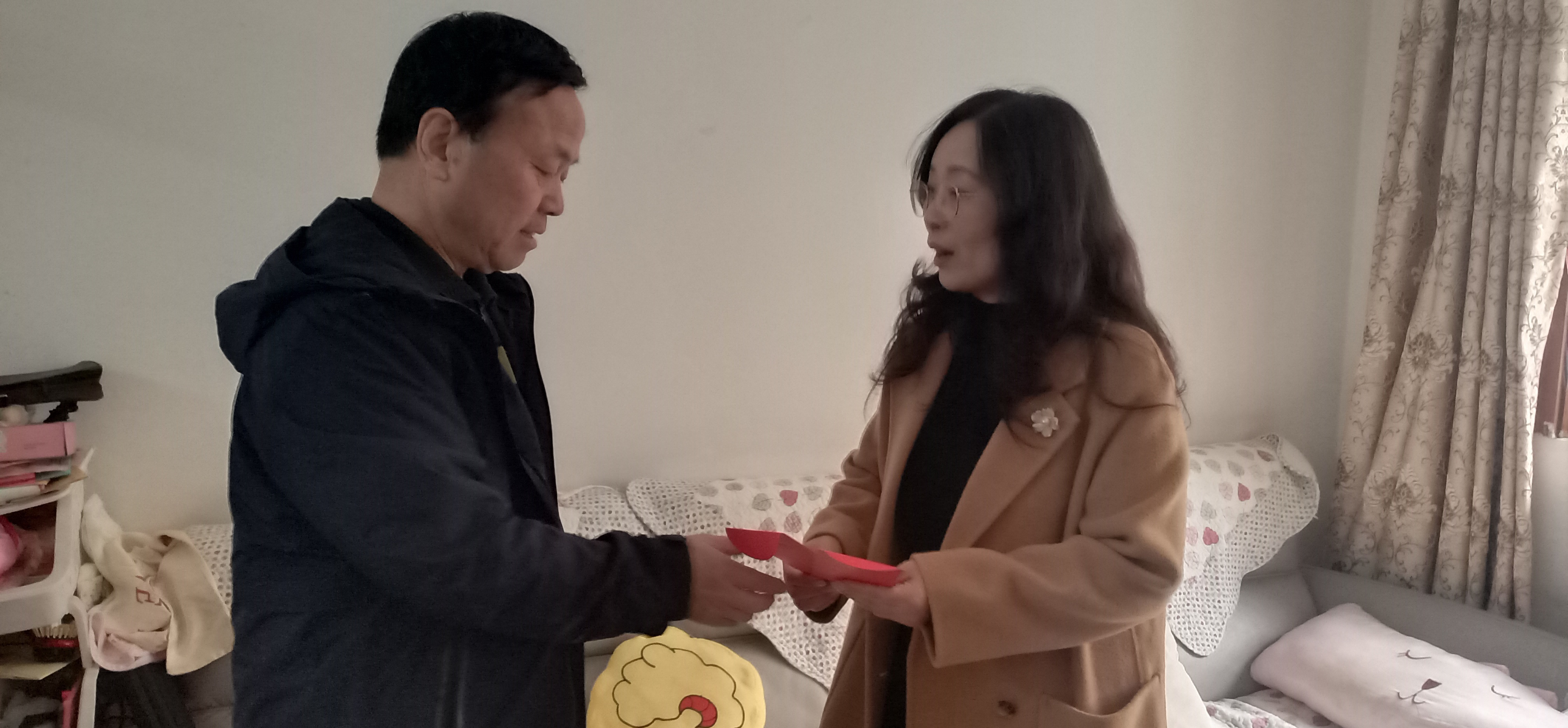 洛阳市人民政府研究室（市政府发展研究中心） 开展新春送福走访慰问老党员、老干部活动