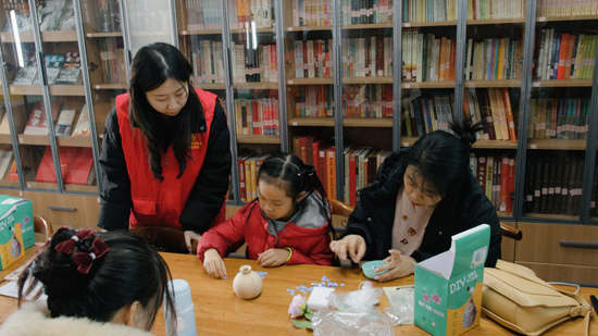 蛇年福至 “瓶”平安安——洛八办纪念馆开展亲子研学活动 蛇年福至 “瓶”平安安——洛八办纪念馆开展亲子研学活动