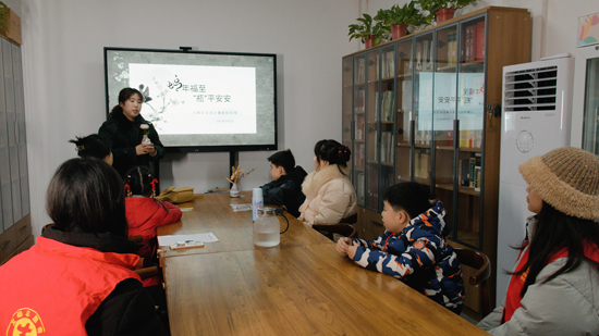 蛇年福至 “瓶”平安安——洛八办纪念馆开展亲子研学活动 蛇年福至 “瓶”平安安——洛八办纪念馆开展亲子研学活动