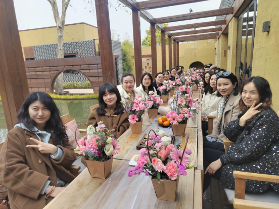 市公积金中心开展“芬芳巾帼志，共绽芳华时”三八节活动