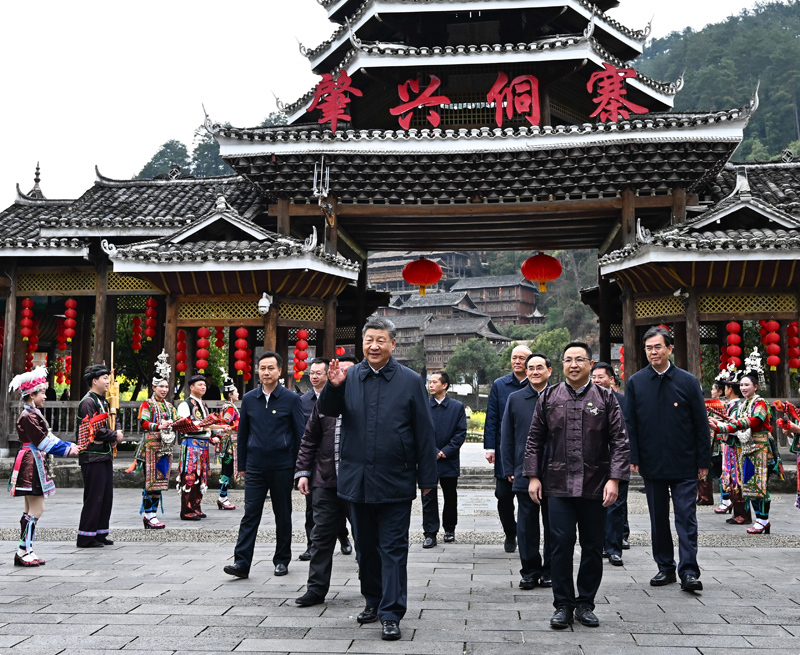 习近平在贵州考察时强调 <br>坚持以高质量发展统揽全局 <br>在中国式现代化进程中展现贵州新风采