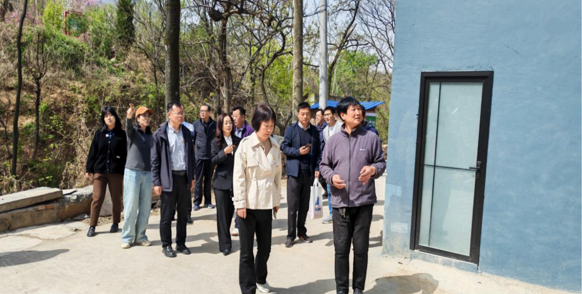洛阳市政府研究室（市政府发展研究中心）开展“我们的节日”暨“缅怀革命先烈 传承红色基因 汲取奋进力量”主题党日活动 ——探寻抗战记忆与新时代乡村蝶变
