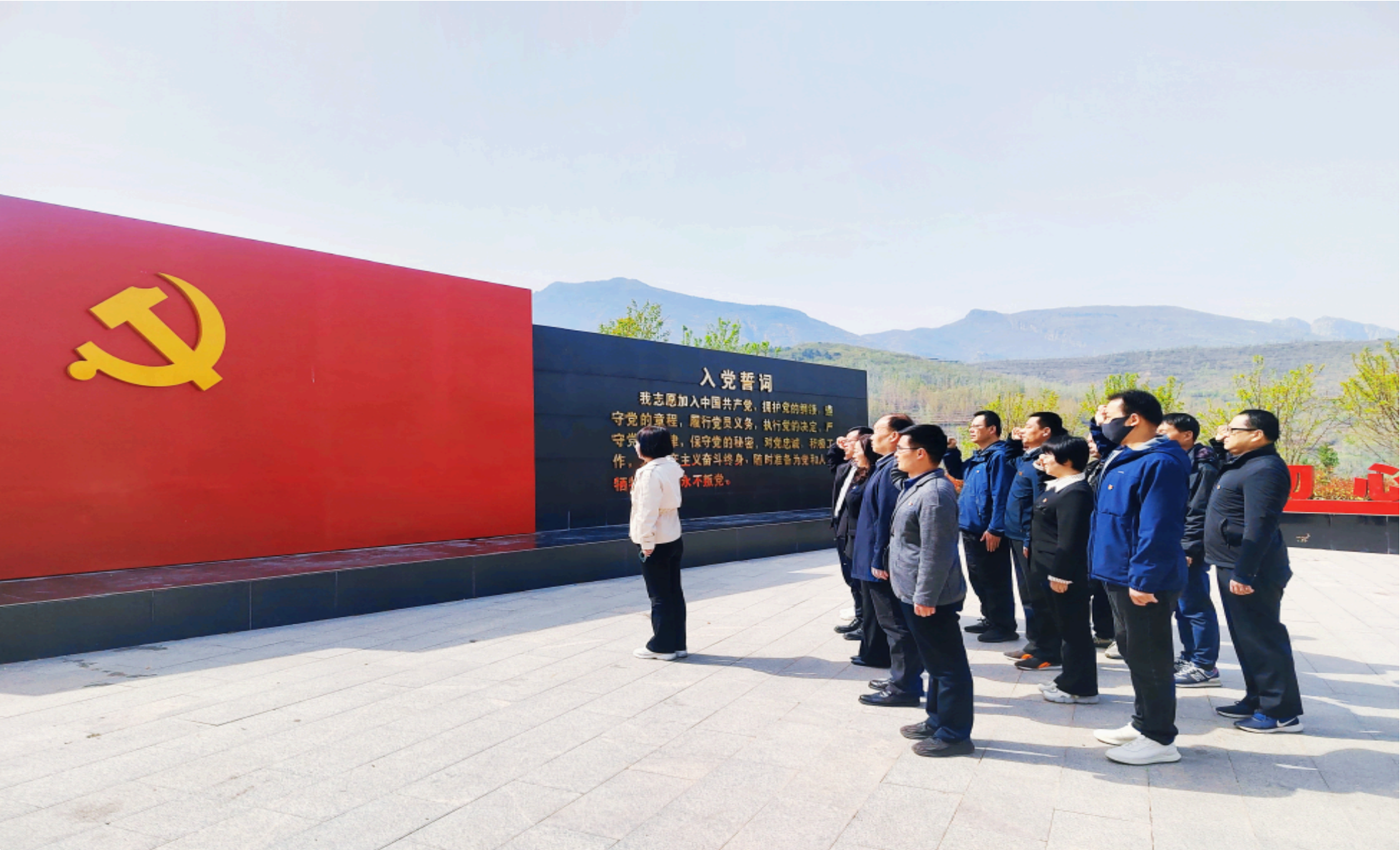 洛阳市政府研究室（市政府发展研究中心）开展“我们的节日”暨“缅怀革命先烈 传承红色基因 汲取奋进力量”主题党日活动 ——探寻抗战记忆与新时代乡村蝶变