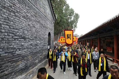 清明节关氏后裔到洛阳关林承祖志,祭祀武圣关羽,传承好家风 清明节关氏后裔到洛阳关林承祖志,祭祀武圣关羽,传承好家风