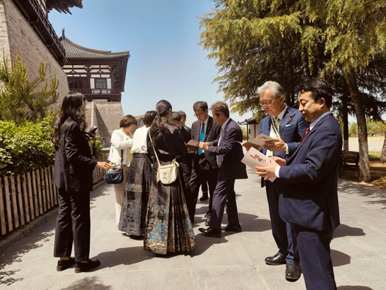 深化中日城市文化交流合作——日本冈山市副市长一行参观考察定鼎门遗址博物馆