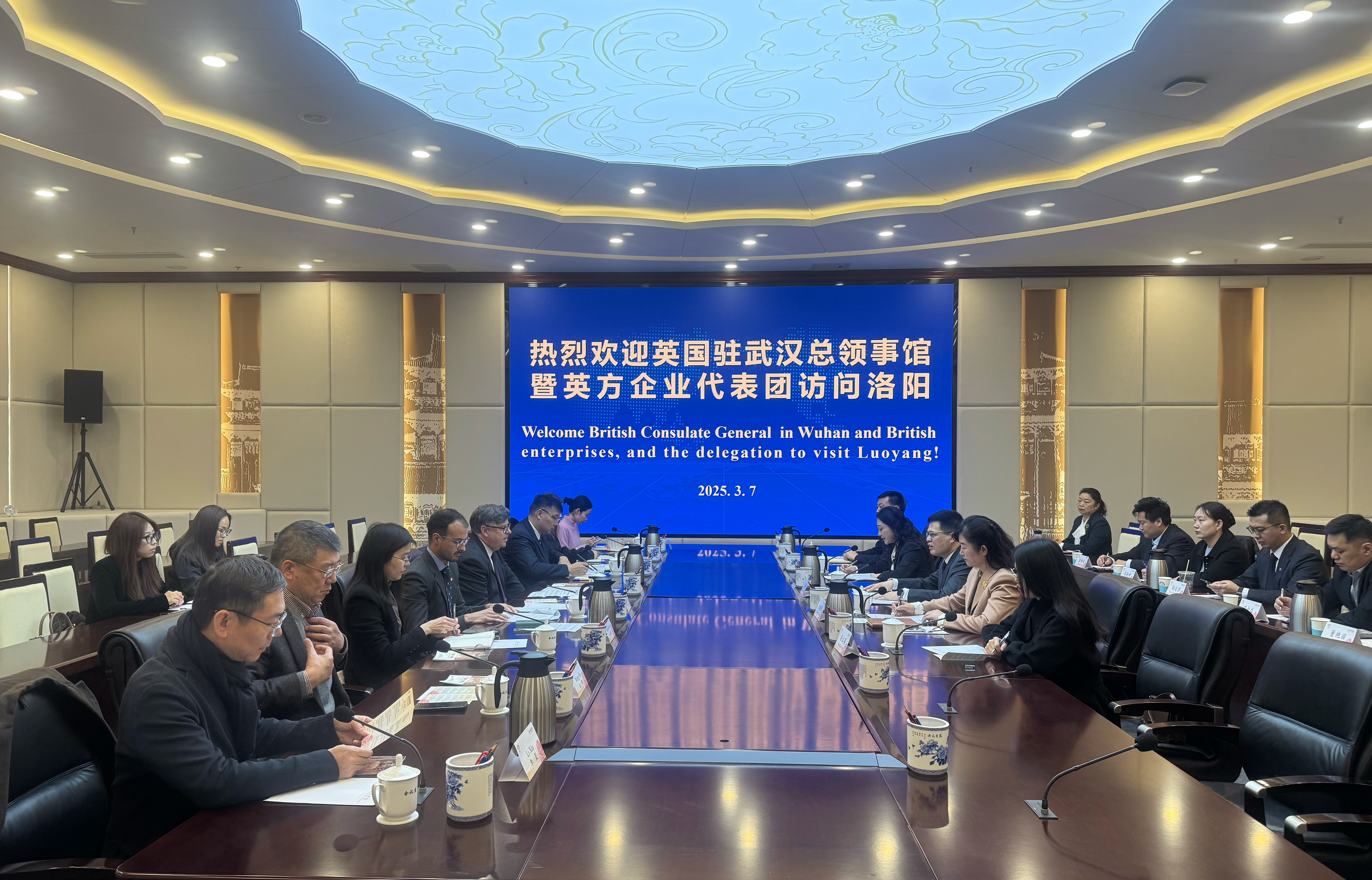 英国文化创意产业商务代表团访问洛阳