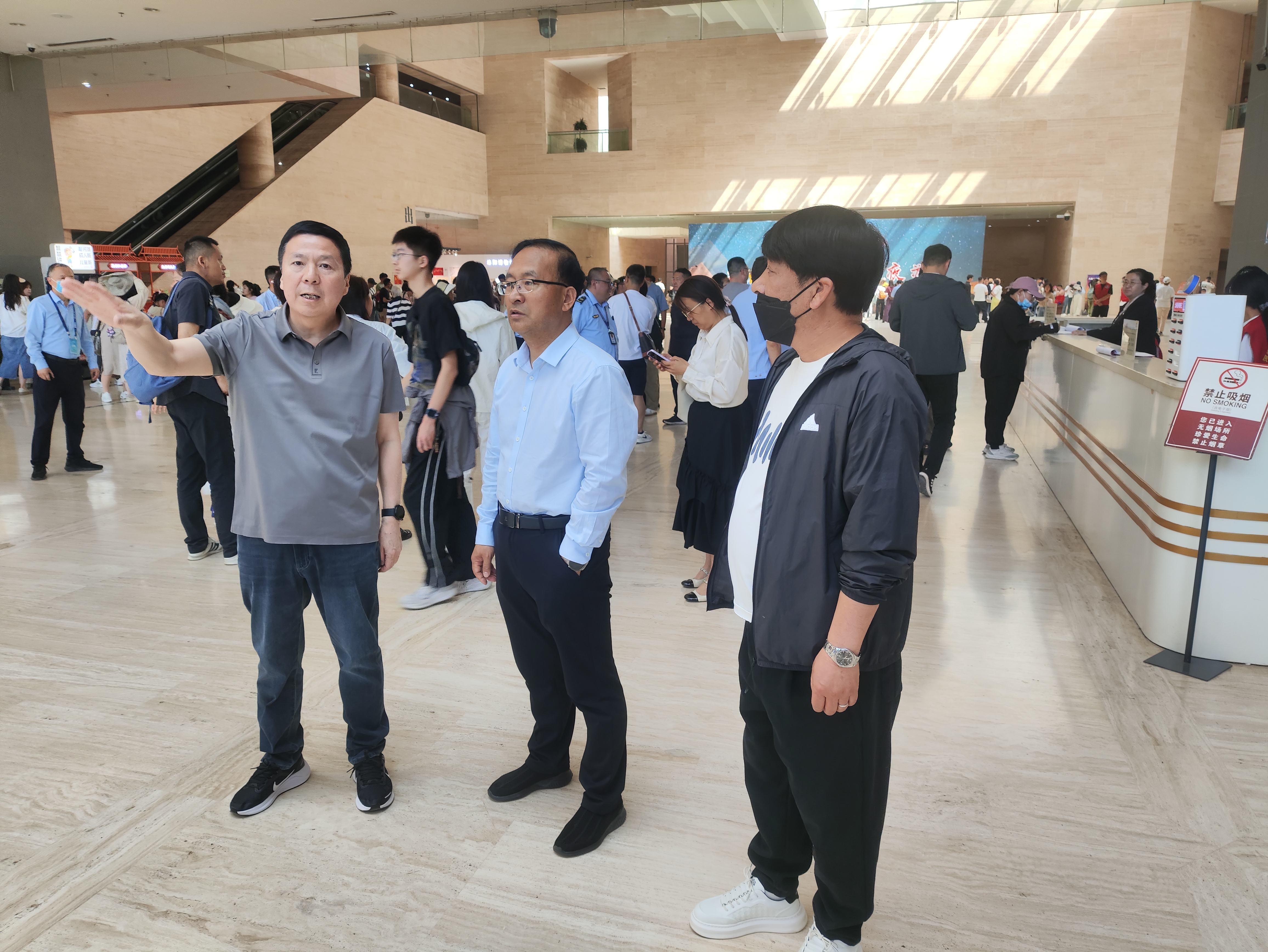 五一劳动节,市文物局局长赵晓军检查文博单位开放工作 五一劳动节,市文物局局长赵晓军检查文博单位开放工作