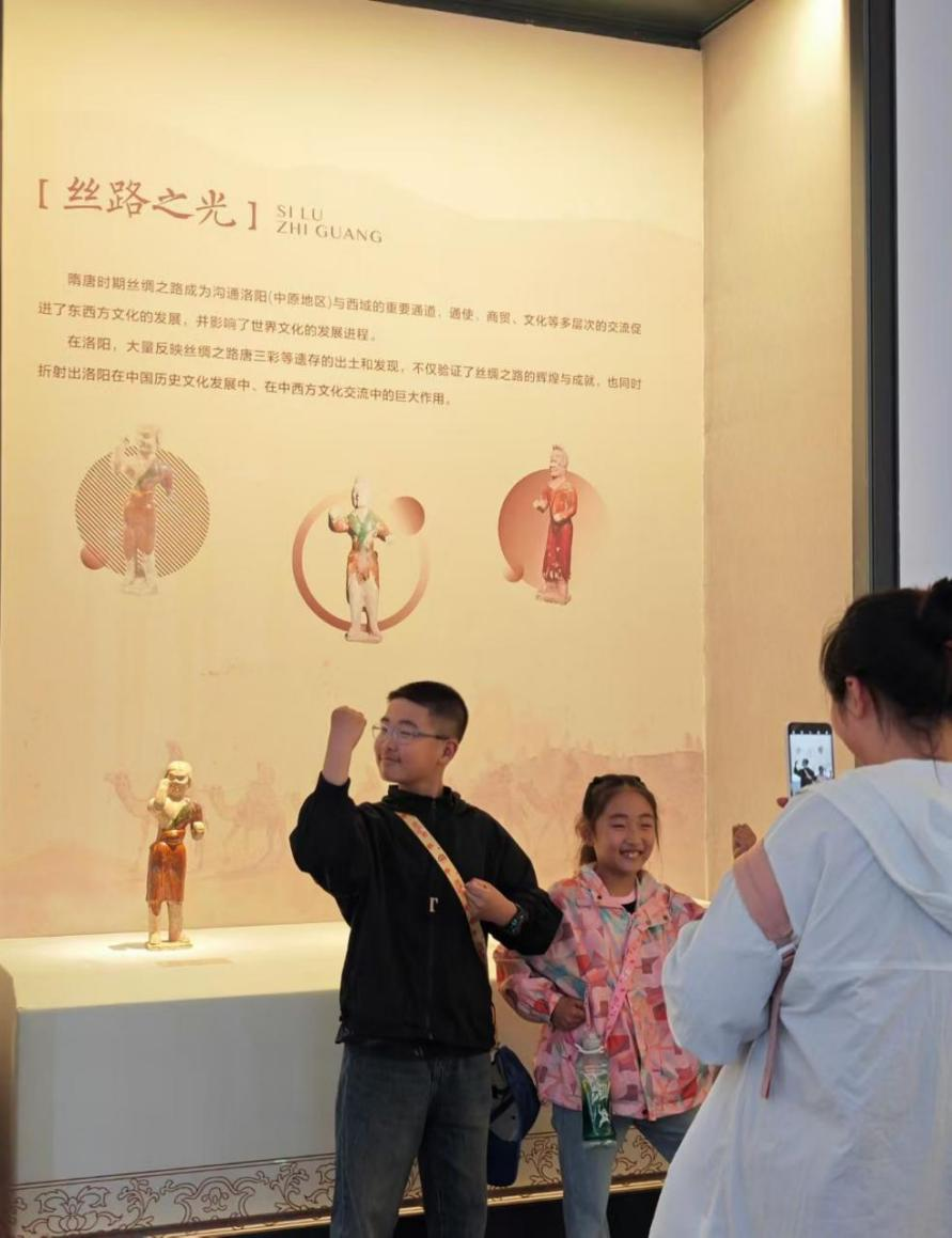 神都风韵耀盐城——洛阳唐三彩特展启幕,千年风华唤起文化共鸣 神都风韵耀盐城——洛阳唐三彩特展启幕,千年风华唤起文化共鸣
