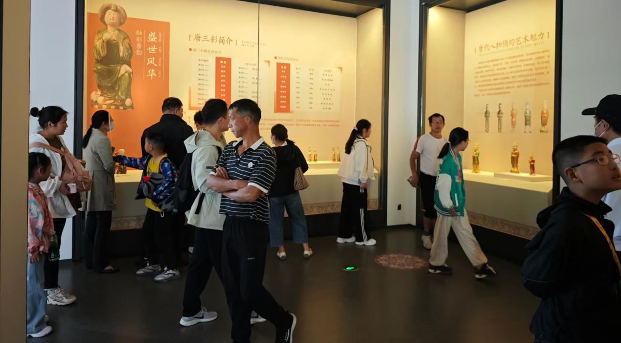 神都风韵耀盐城——洛阳唐三彩特展启幕,千年风华唤起文化共鸣 神都风韵耀盐城——洛阳唐三彩特展启幕,千年风华唤起文化共鸣