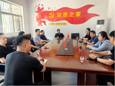 中心党组书记、主任刘军锋到帮扶村开展 工作调研