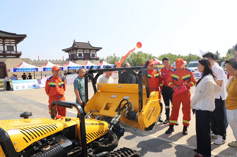 沉浸式安全科普盛宴！ 我市举行“安全宣传咨询日”活动