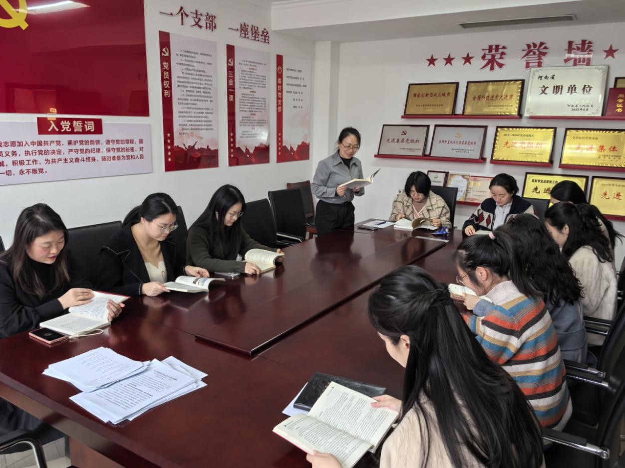 “书香巾帼行 奋进绽芳华”——洛阳市科技局开展2025年“三八”妇女节主题活动