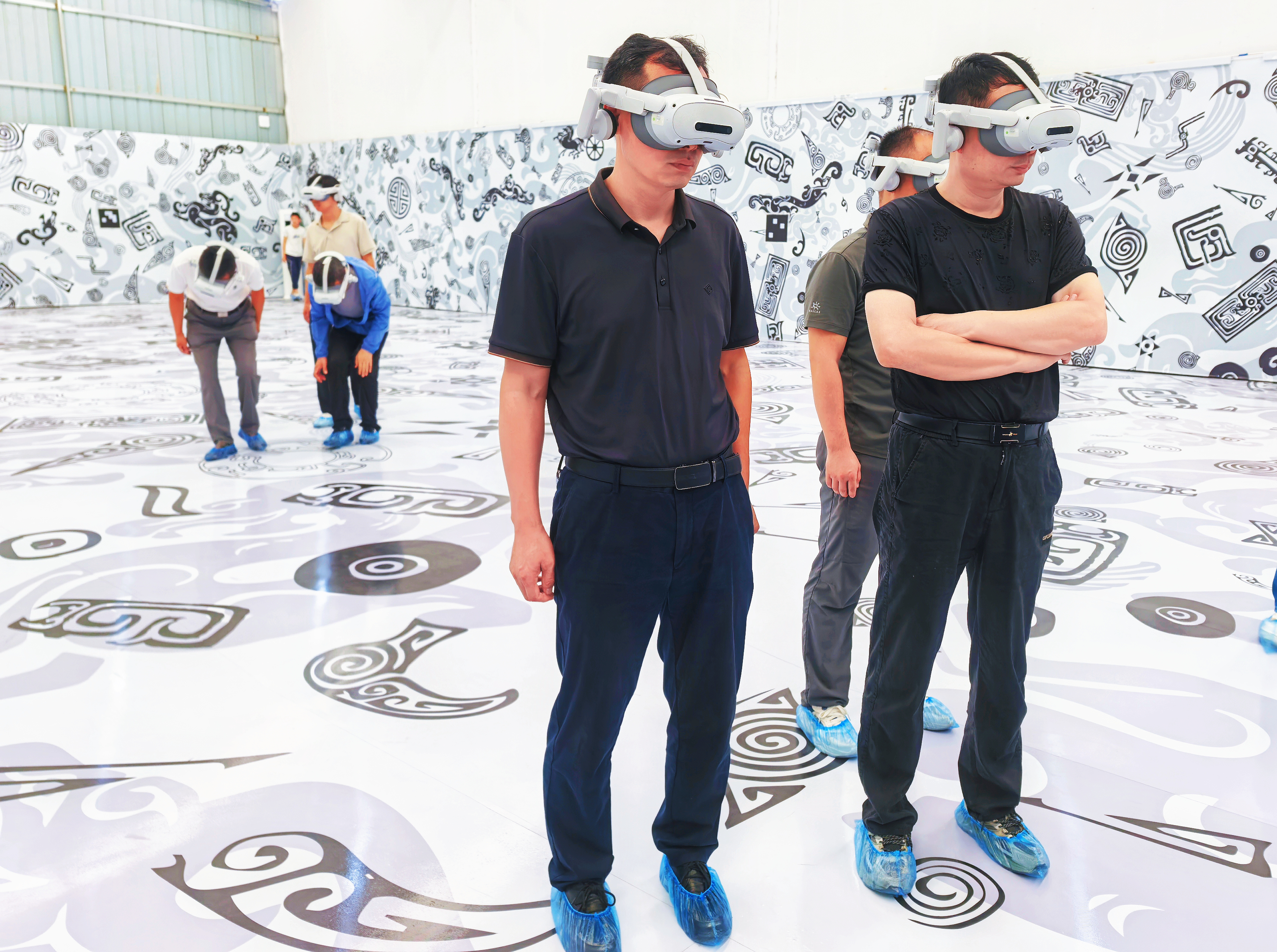 洛阳市人民政府研究室党支部<br>开展“探寻文明根脉 淬炼辅政匠心”主题党日活动<br>——组织退役军人、优秀共产党员等沉浸式观影《隐秘的秦陵》