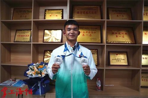 18005437_7732.jpg 18005437_7732.jpg