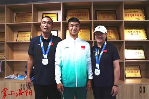 18005502_5442.jpg 18005502_5442.jpg