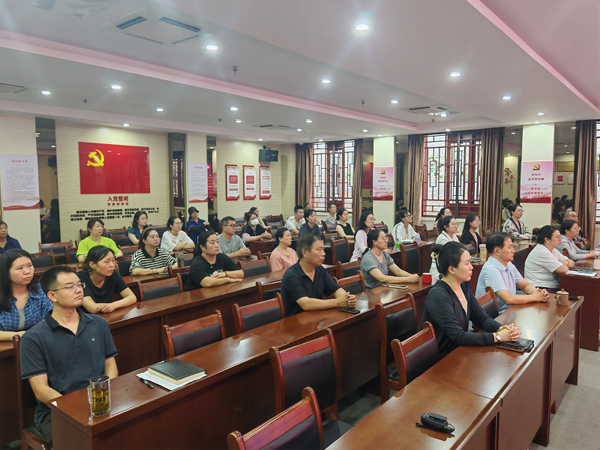 洛阳民俗博物馆组织收看纪念中国人民抗日战争暨世界反法西斯战争胜利80周年大会直播