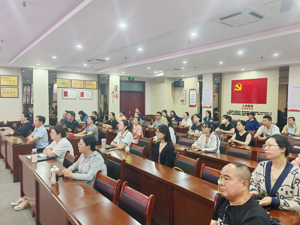 洛阳民俗博物馆组织收看纪念中国人民抗日战争暨世界反法西斯战争胜利80周年大会直播