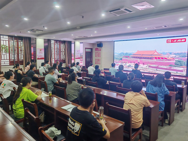 洛阳民俗博物馆组织收看纪念中国人民抗日战争暨世界反法西斯战争胜利80周年大会直播