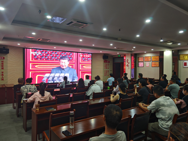 洛阳民俗博物馆组织收看纪念中国人民抗日战争暨世界反法西斯战争胜利80周年大会直播