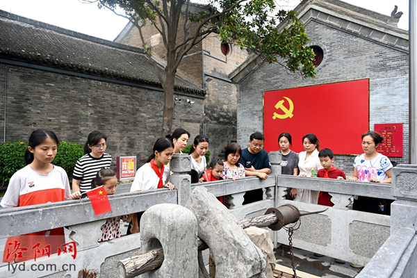 参观革命旧址 抒发爱国情怀