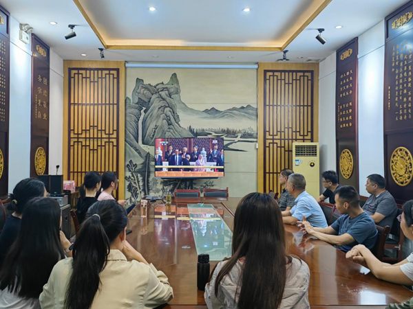 凝聚爱国情怀 汲取奋进力量∣洛阳周公庙博物馆组织全体干部职工观看纪念中国人民抗日战争暨世界反法西斯战争胜利80周年阅兵式