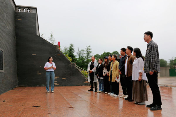 洛阳汉魏隋唐都城遗址保护中心党总支开展“追寻红色印迹 坚定使命担当”实景党课