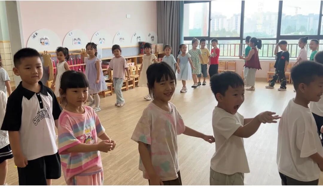 “青暖童心”解锁暑期新可能：洛阳构建“ 公益托管+基层治理”青年服务矩阵