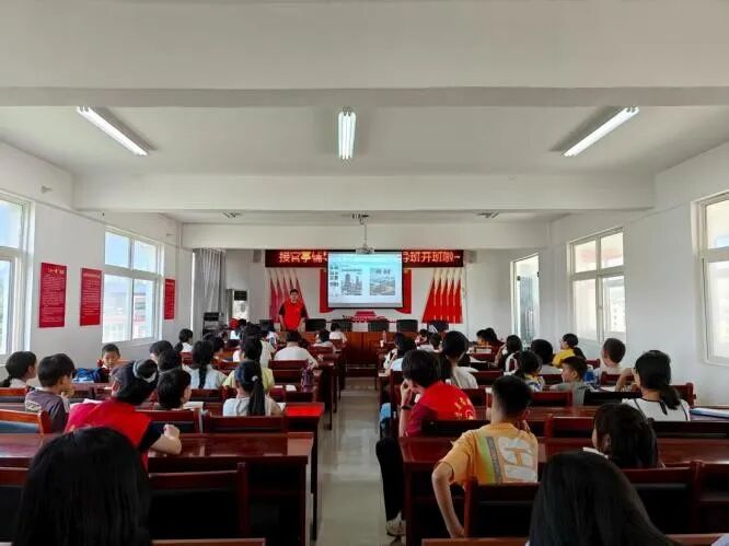 “青暖童心”解锁暑期新可能：洛阳构建“ 公益托管+基层治理”青年服务矩阵