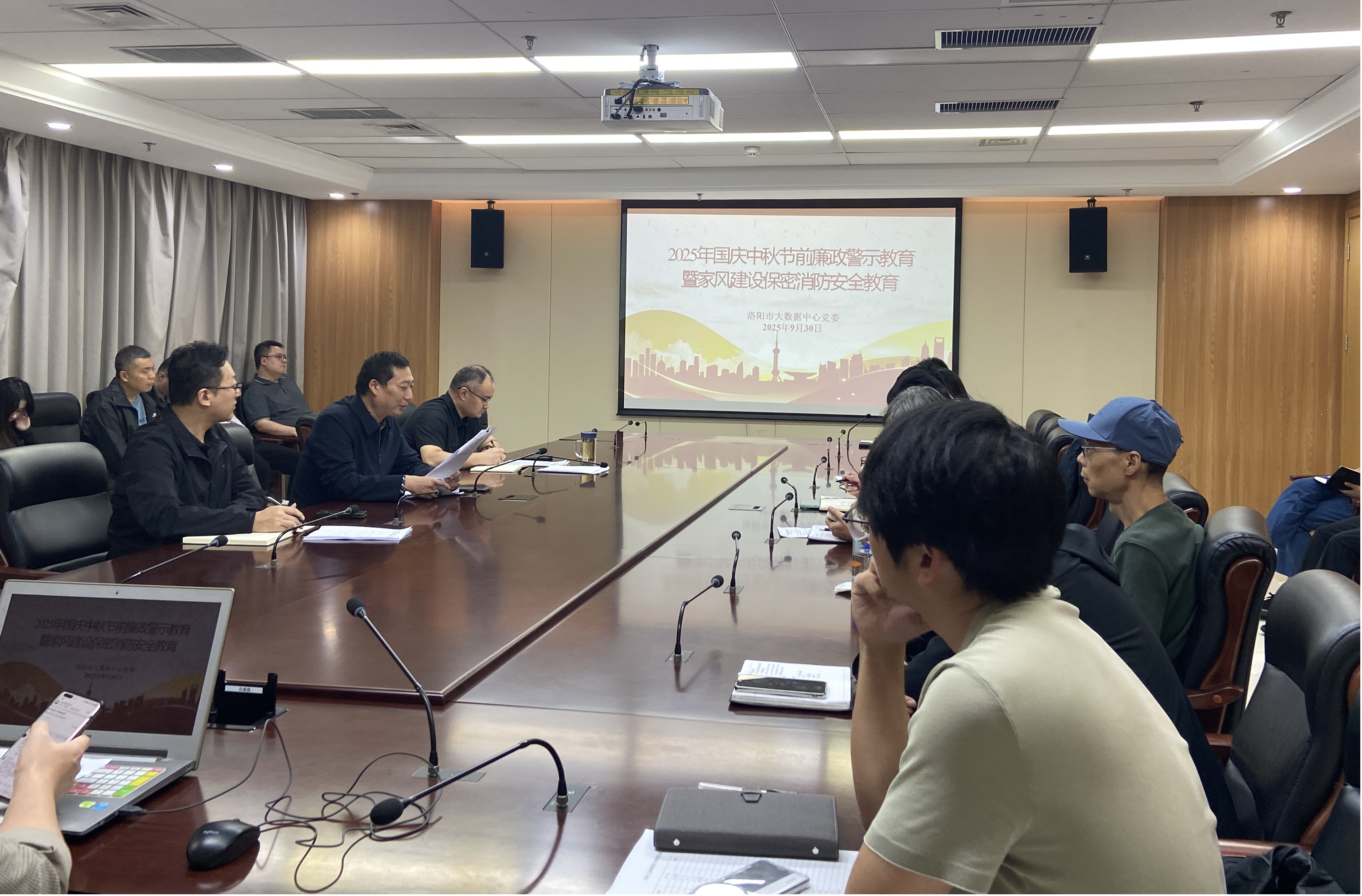全面从严抓细抓常 凝心铸魂律己养德 全面从严抓细抓常 凝心铸魂律己养德