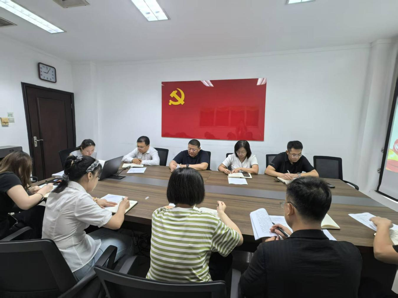 洛龙区委编办开展节前廉政教育 守牢纪律规矩底线