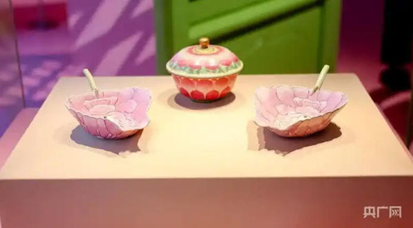 【国内新闻】“周同学”化身“青铜卫士”方文山担当创意顾问 创新让博物馆“潮”起来 【国内新闻】“周同学”化身“青铜卫士”方文山担当创意顾问 创新让博物馆“潮”起来