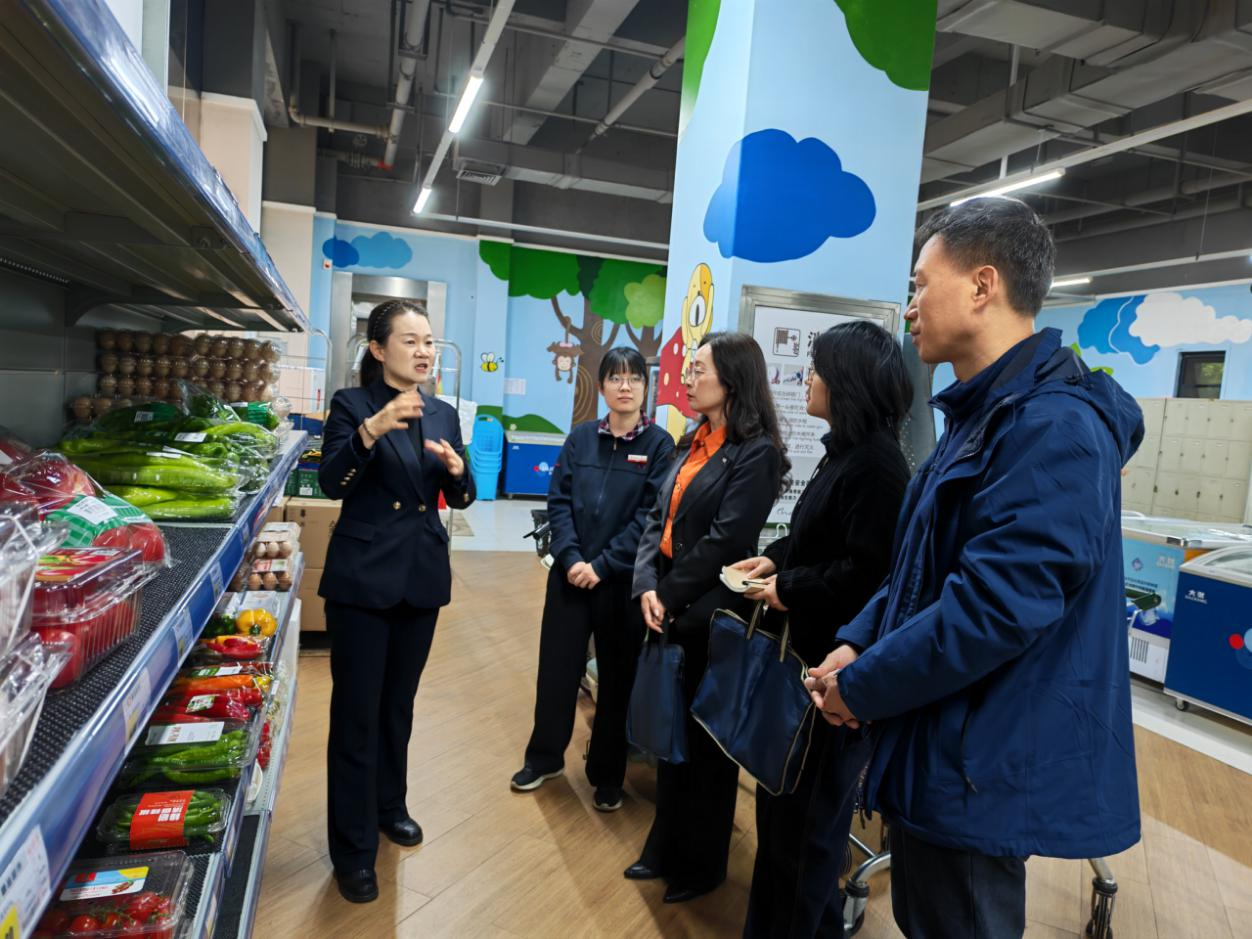 洛阳市人民政府研究室<br>到调研基地大张集团对接调研