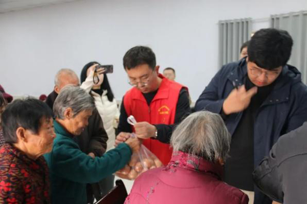 夏博党委到邙岭镇省庄村开展“传承中华传统美德——敬老爱老”主题党日志愿服务活动 夏博党委到邙岭镇省庄村开展“传承中华传统美德——敬老爱老”主题党日志愿服务活动