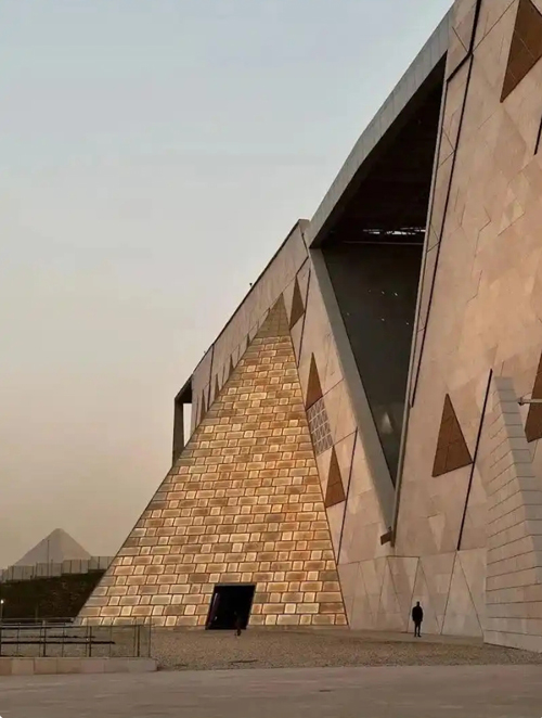 【国际新闻】馆藏文物惊艳世界!大埃及博物馆正式开馆 【国际新闻】馆藏文物惊艳世界!大埃及博物馆正式开馆